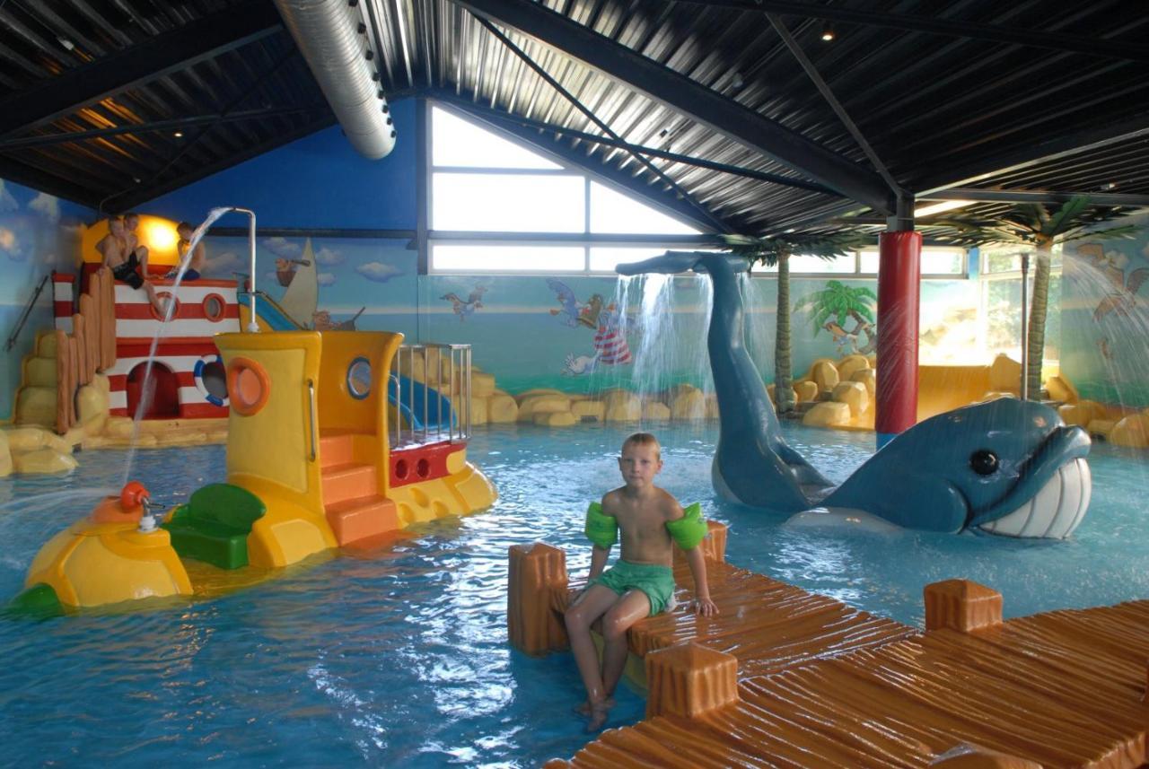 Vakantiepark Bergumermeer - 689 Suameer ภายนอก รูปภาพ