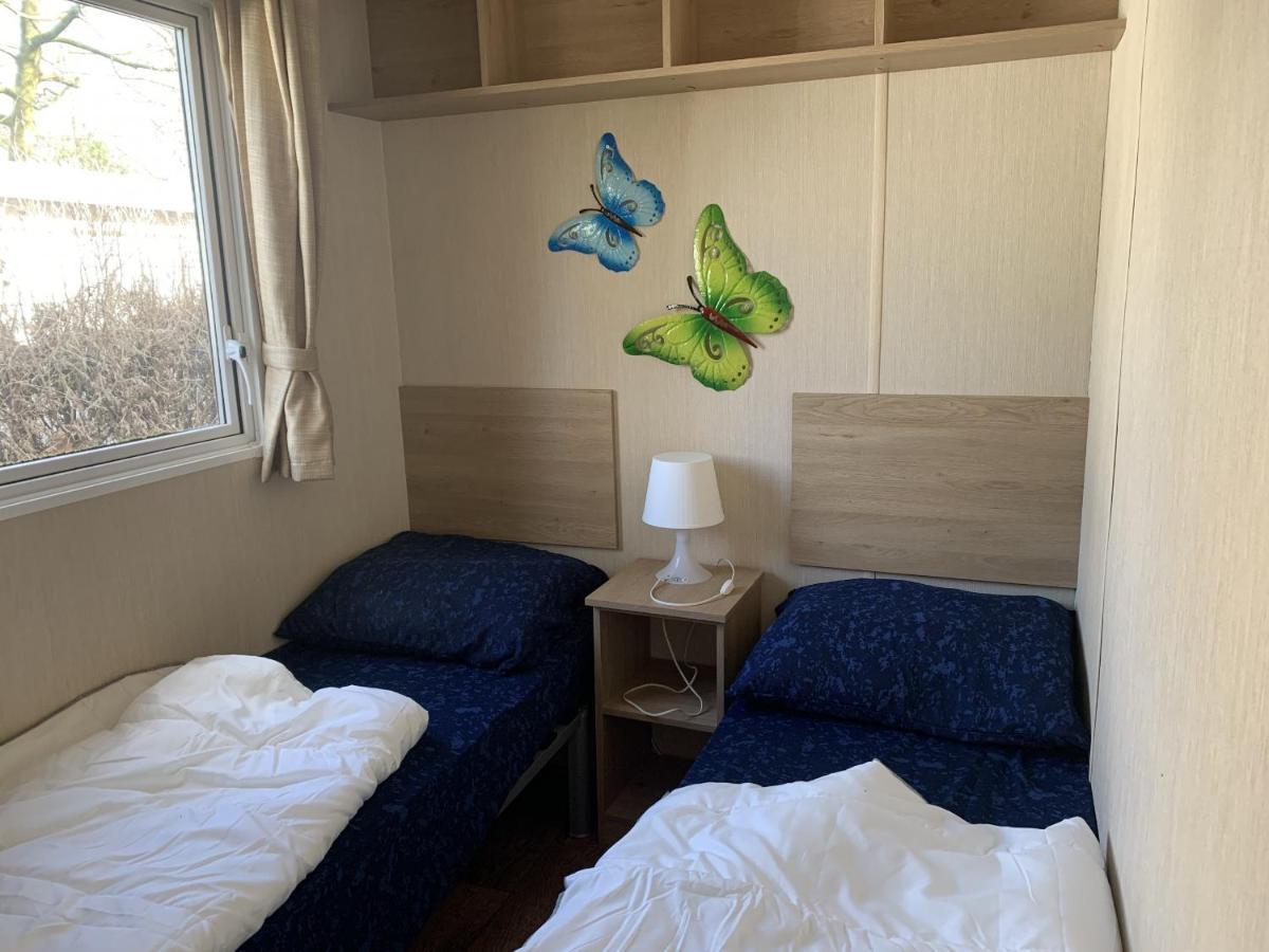 Vakantiepark Bergumermeer - 689 Suameer ภายนอก รูปภาพ